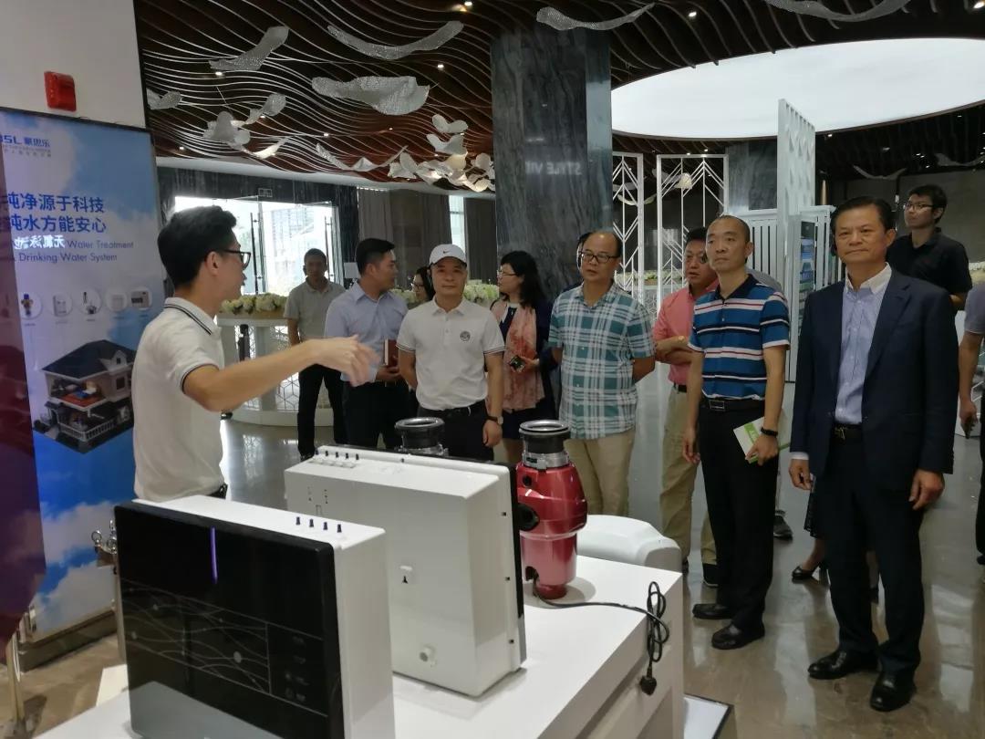 蓝狮在线园区参观，无氯游泳池，泳池水处理公司