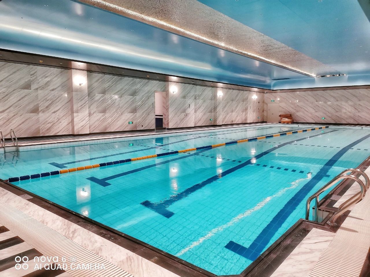 游泳池水底吸尘器,游泳池吸尘器,游泳池清洁机器人,泳池水底吸尘机